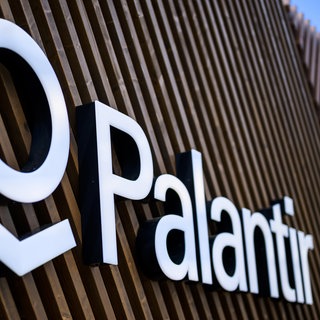 Symbolbild: Das Logo von Palantir Technologies, einem börsennotierten amerikanischen Softwareunternehmen, das sich auf Big-Data-Analysen spezialisiert hat. 