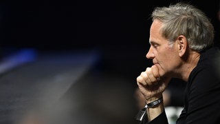 Oliver Blume - hier beim WTA-Tour-Tennisturnier in  Stuttgart - behält seine umstrittene Doppelrolle als gleichzeitiger Volkswagen- und Porschechef. Er werde vorerst Chef bei Porsche bleiben, das sagte er vor Journalisten nach der Präsentation von Halbjahreszahlen des Sportwagenbauers.