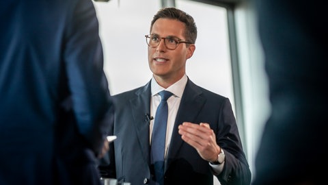 Manuel Hagel (CDU) im SWR-Sommerinterview auf dem Stuttgarter Fernsehturm.