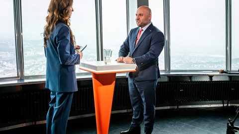 Markus Frohnmaier (AfD) im SWR-Sommerinterview auf dem Stuttgarter Fernsehturm.