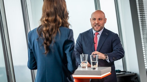 Markus Frohnmaier (AfD) im SWR-Sommerinterview auf dem Stuttgarter Fernsehturm.