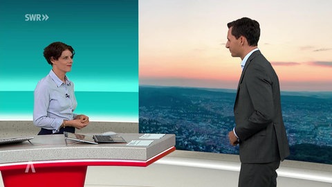 Nachrichtensprecher Florian Buchmaier im Gespräch mit Studiogast Magdalena Haupt
