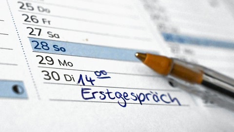 Bis es zu einem Erstgespräch bei einem Psychotherapeuten kommt, kann es lange dauern.
