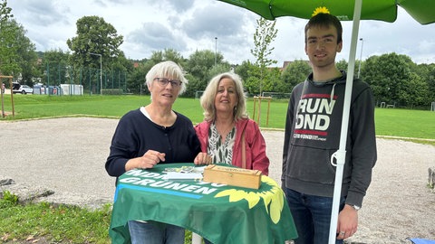 Elfriede Kreutter, ganz links im Bild, aus Reichenbach an der Fils (Kreis Esslingen) ist bei den Grünen eingetreten.