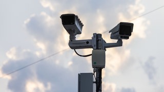 Für mehr Sicherheit: CDU-Landschef Manuel Hagel will das baden-württembergische Polizeigesetz ändern und es den Kommunen ermöglichen, leichter KI-Videoüberwachung im öffentlichen Raum einzusetzen.