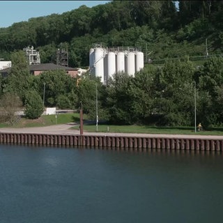 Eine Firma am Neckarufer