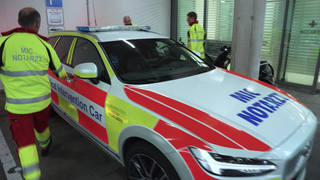 Medical Intervention Car in Heidelberg: Der spezialisierte Notfallwagen hateine ECMO zur Reanimation in Notfällen an Bord.