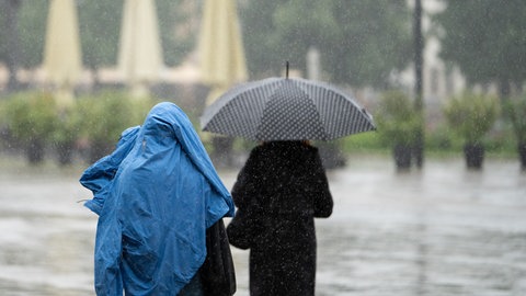 Vor allem im Norden Baden-Württembergs kommt es am Mittwoch zu heftigem Dauerregen. Der Deutsche Wetterdienst warnt in vielen Landkreisen vor Starkregen, der noch bis Donnerstagmorgen anhalten soll.