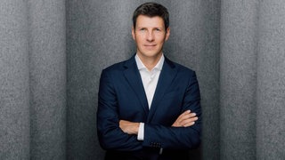 Michael Schiebe rückt zum Dezember 2025 neu in den Vorstand von Mercedes-Benz auf. Er übernimmt das Ressort Produktion, Qualität & Supply Chain Management.