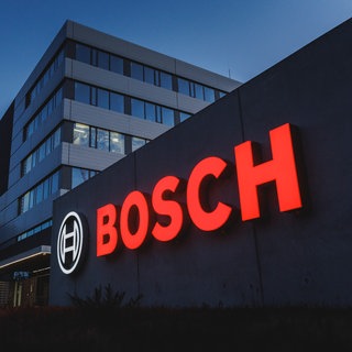 Schriftzug an einer Fabrik der Robert Bosch GmbH