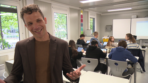Lehrer David Warneck nutzt viel KI im Unterricht.