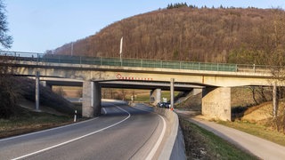 Die Autobahnbrücke auf der A8 bei der Anschlussstelle Mühlhausen wurde bereits saniert.