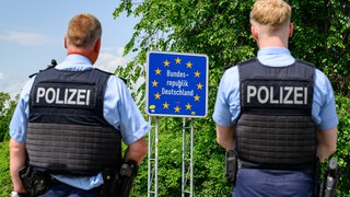 Beamte der Bundespolizei überwachen die Einreise am deutsch-polnischen Grenzübergang von Küstrin-Kietz. Justizministerin Gentges fordert lebenslange Einreisesperre für schwerkriminielle Ausländer.