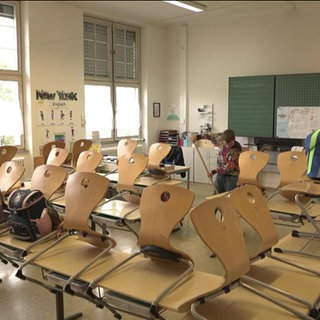 Schüler beim Putzdienst