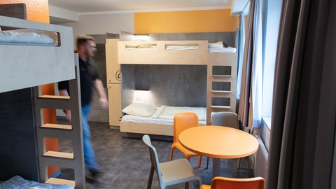 Mehrbettzimmer in einer Jugendherberge