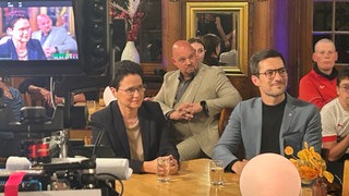BW-Migrationsministerin Marion Gentges (CDU) und Freiburgs Oberbürgermeister Martin Horn (parteilos) in der SWR-Sendung "Zur Sache vor Ort".