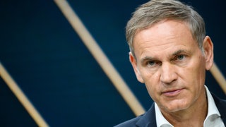 Oliver Blume, Vorstandsvorsitzender der Volkswagen AG und Porsche AG, aufgenommen bei der Jahrespressekonferenz der Volkswagen Group.