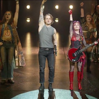Darsteller des Musicals "We will rock you" auf der Bühne