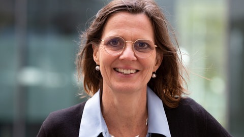 Ulrike Gerhard ist Professorin für Stadtgeographie am Geographischen Institut sowie am Heidelberg Center for American Studies (HCA) der Universität Heidelberg. 