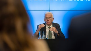 Archivbild | BW-Ministerpräsident Winfried Kretschmann (Grüne) spricht bei einer Landespressekonferenz.