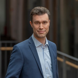 Sebastian Deliga ist der Korrespondent im ARD-Hauptstadtstudio Berlin für SWR Aktuell.