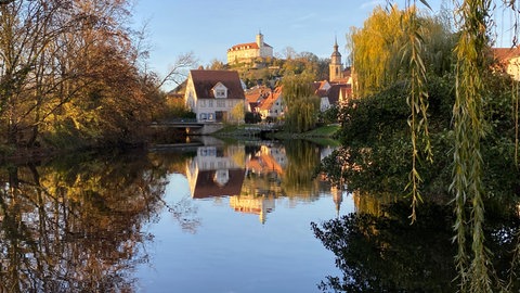 Die Enz in Vaihingen: Eine Machbarkeitsstudie soll klären, ob mit Flusswärmepumpen die Kernstadt beheizt werden könnte. 