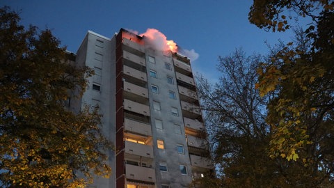 Feuer in einer Wohnung im 12. Stock eines Hochhauses.