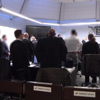 Prozess-Auftakt-Corona-Teststationen