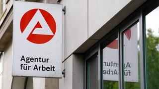 Schild der Agentur für Arbeit