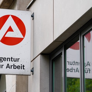 Schild der Agentur für Arbeit