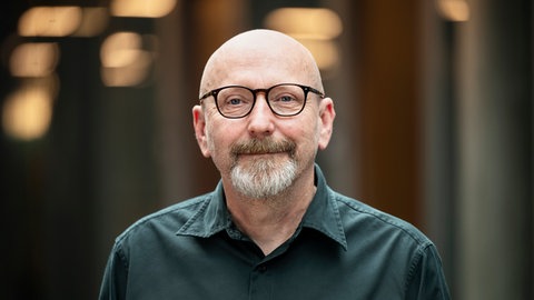 Portraitfoto von SWR-Redakteur Wolfgang Lickert