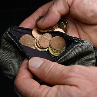 Die Wirtschaftsauskunftei Creditreform: Trendwende ins Negative bei Überschuldung.