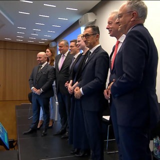 Kandidaten auf der Bühne