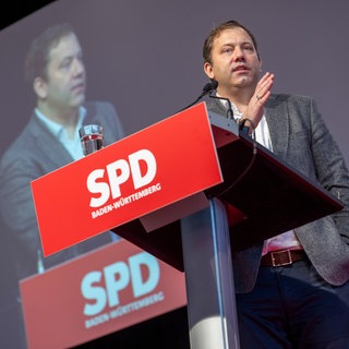 Beim Landesparteitag der SPD Baden-Württemberg in der Donauhalle spricht Lars Klingbeil, Bundesvorsitzender der SPD. Er hält am Rentenpaket der Bundesregierung fest.
