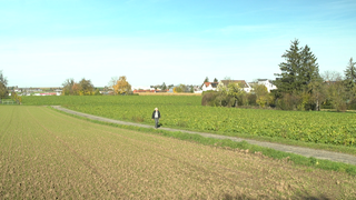 Gabriel Netzer geht allein spazieren