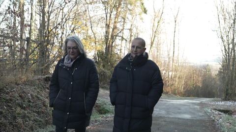 Spazieren geht sie niemals allein