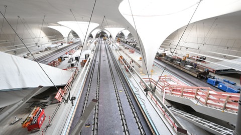 Blick auf die Baustelle des neuen, unter die Erde verlegten Hauptbahnhofs.