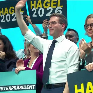 CDU-Landesvorsitzener Manuel Hagel winkt