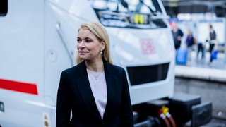 Bahn-Chefin Evelyn Palla hat interne Untersuchungen beim Bahn-Projekt Stuttgart 21 angekündigt.