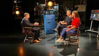 Kriminologe Dirk Baier im Gespräch mit SWR-Redakteurin Alexandra Gondorf und SWR-Redakteur Henning Otte