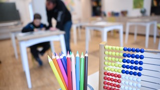 Hausaufgabenbetreuung in den Räumen des Kinderhilfswerks "Arche" in Stuttgart. 