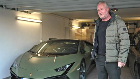 Oliver Gekeler mit seinem Lamborghini
