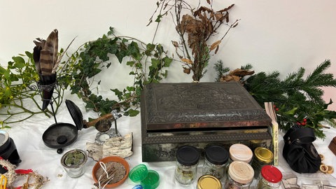 Kräuter und Pflanzen, die man beim Räuchern verwendet.