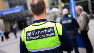 Nach Angaben des Verkehrsministeriums haben Straftaten in den Bussen und Bahnen und an den Bahnhöfen in BW 2024 zugenommen.