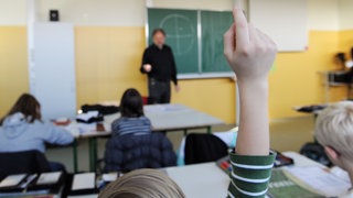 Unterricht in einer Klasse eines Gymnasiums (Archivbild)