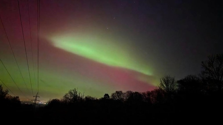 Polarlichter am Nachthimmel über Neuhausen
