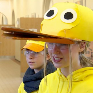 Junges verkleidetes Mädchen