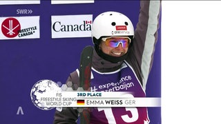 Freestyle Skiakrobatin Emma Weiß auf dem Podest