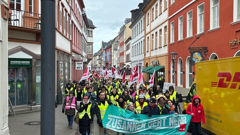 In Heidelberg haben am Dienstag Angestellte des öffentlichen Dienstes der Länder gestreikt. Zudem fand eine Demonstration in der Innenstadt statt.