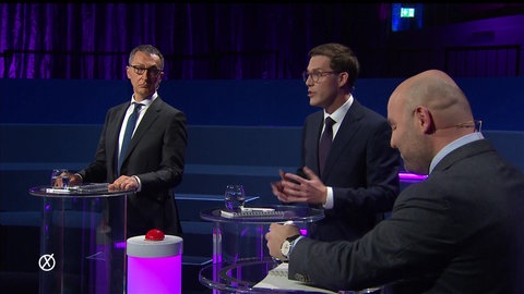Frohnmaier macht sich Notizen